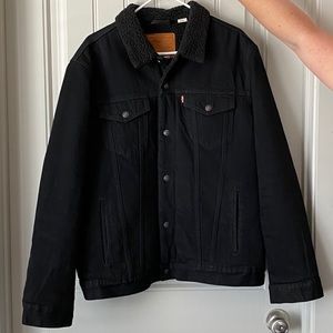 XL Levi’s black denim jacket